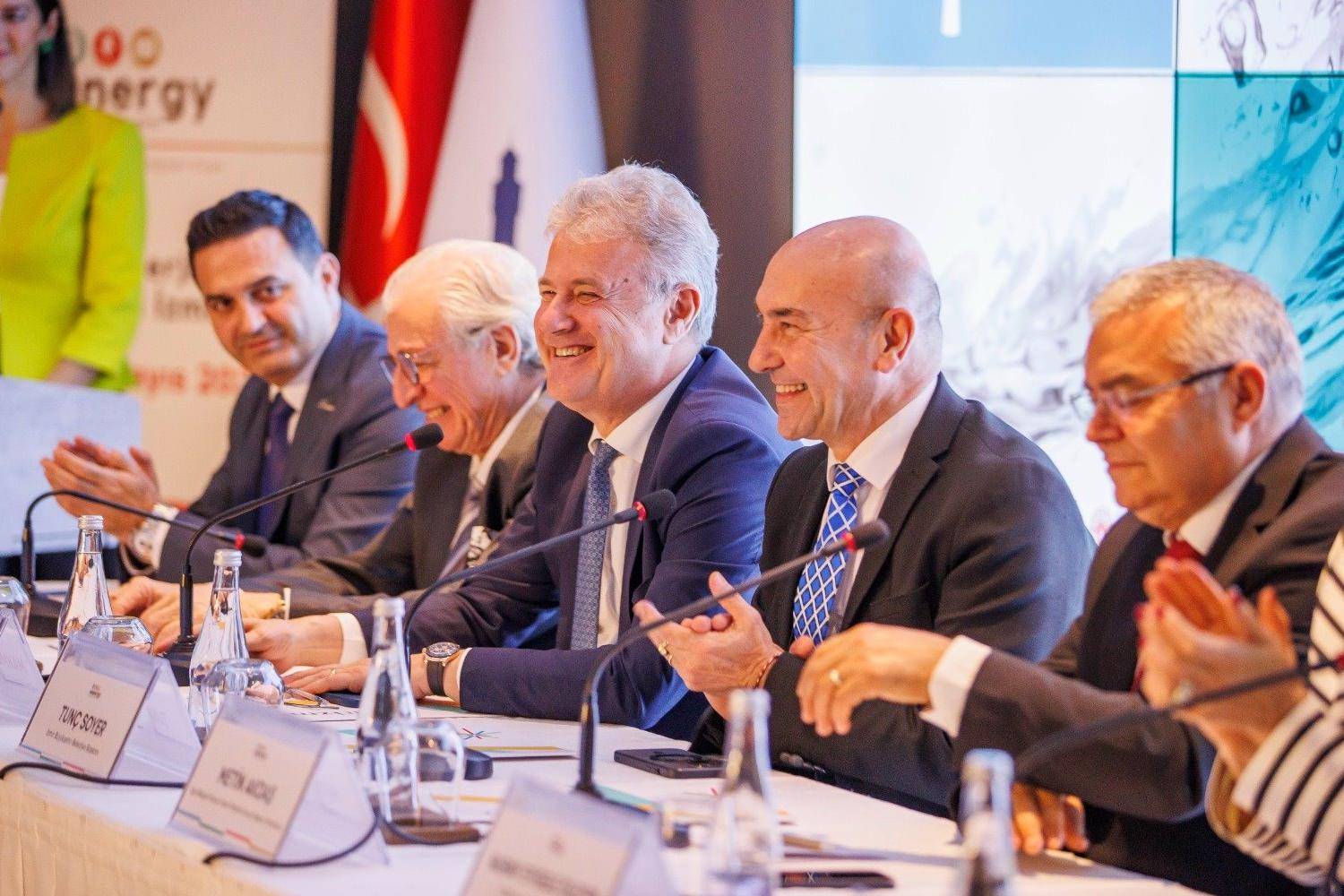 Dünyanın temiz enerji başkenti İzmir’dir